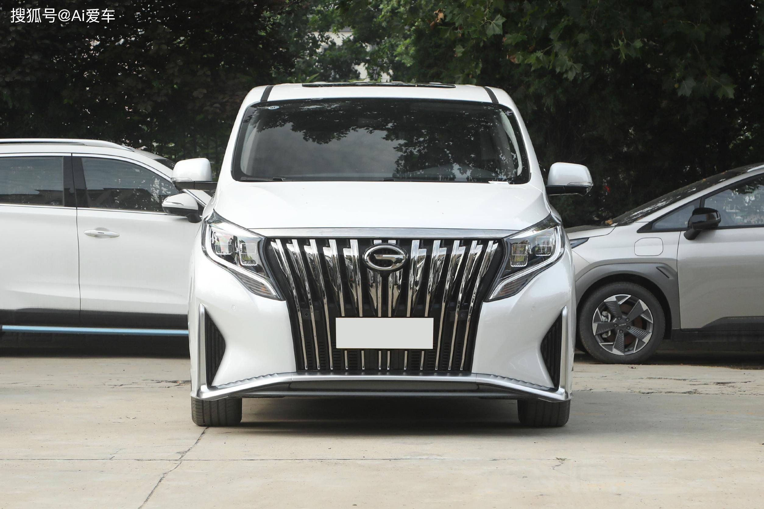 气势不逊埃尔法,低价高配高端大7座家用mpv,252马力,新传祺m8_搜狐