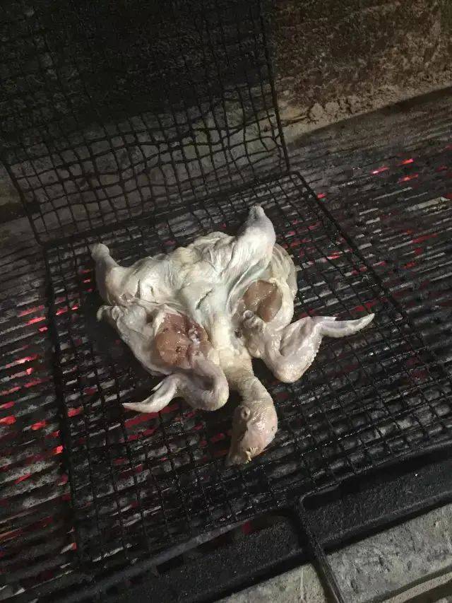 图解多款云南特色烧烤,香气扑鼻,风靡夜市!_罗非鱼_簸箕_餐厅