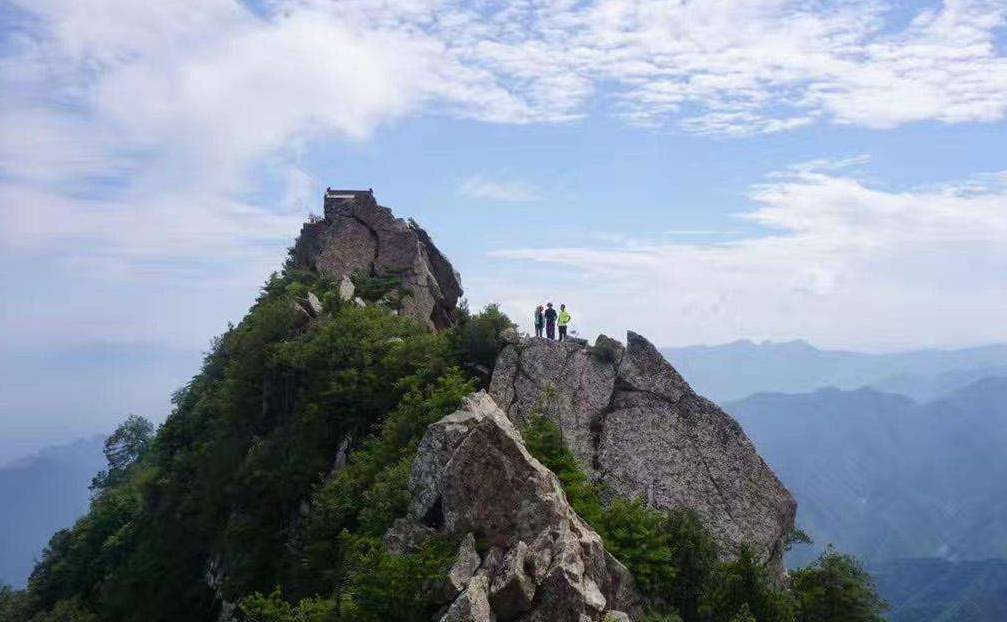 陕西“最野”的山峰，人称西安“小武当”，奇险不输华山