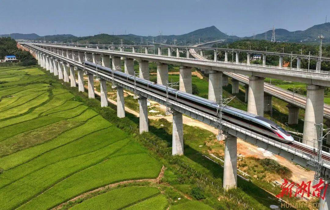 渝厦高铁益长段线路全长63公里,经长沙西站接入长株潭城际铁路,按上限