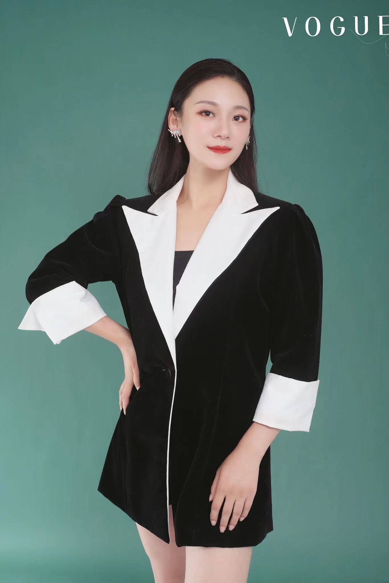 姓名:王小贝艺名:小贝身高:168体重:55爱好:画画