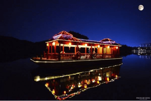"夜游广寒宫 相约赛城湖",中秋节来一场花船赏月吧!