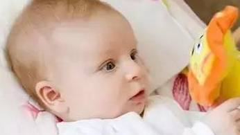 8个月大宝宝突患脑瘫，这些物品对宝宝有害，家长要注意了