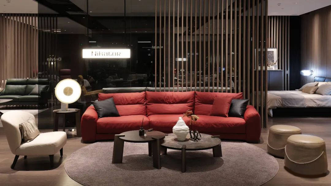 以其为灵感设计的nikator尼卡托nk0003sf宙斯沙发,采用独特的微弧形