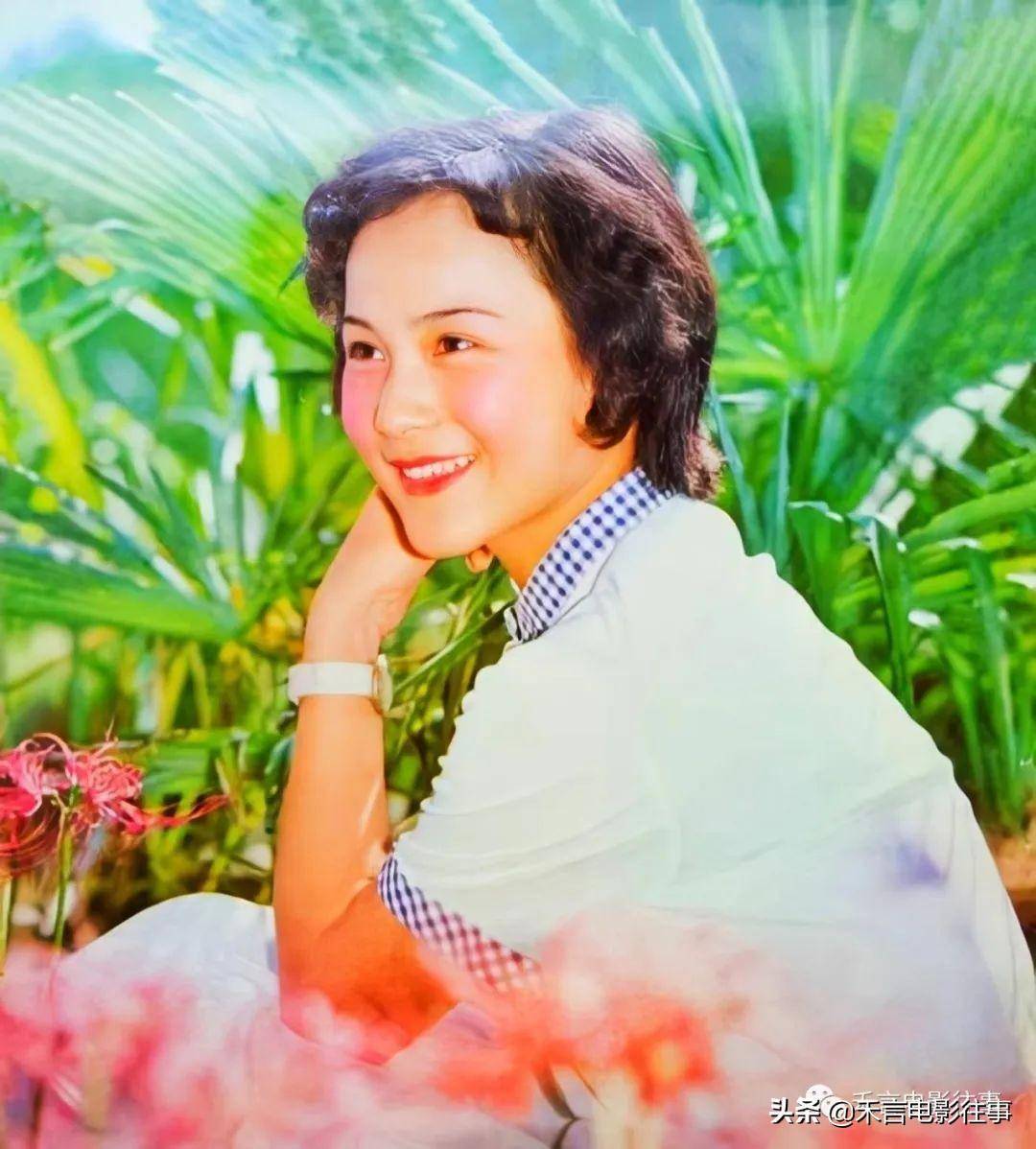 那年,青年演员朱碧云在电影双奖活动会上见到了白杨,秦怡老师_胭脂