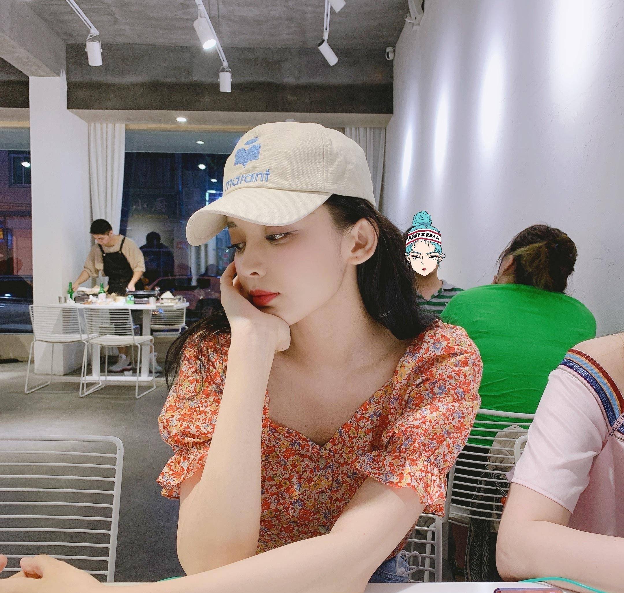 单身后娜扎状态真好,穿橘色小衫晒自拍,可可爱爱的颜值"富人"_夏天