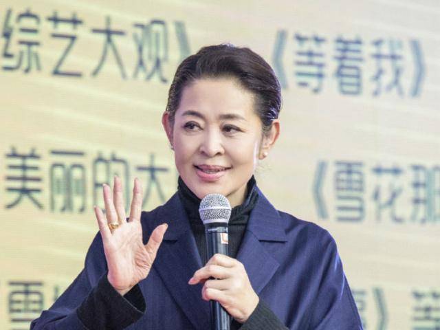 助理晒60岁倪萍近照,女神美出新高度,网友:活出了20岁的样子_减肥