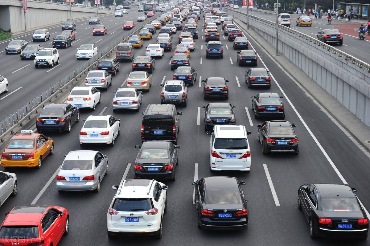 我国机动车为什么是右侧通行?_陈云_汽车_规定