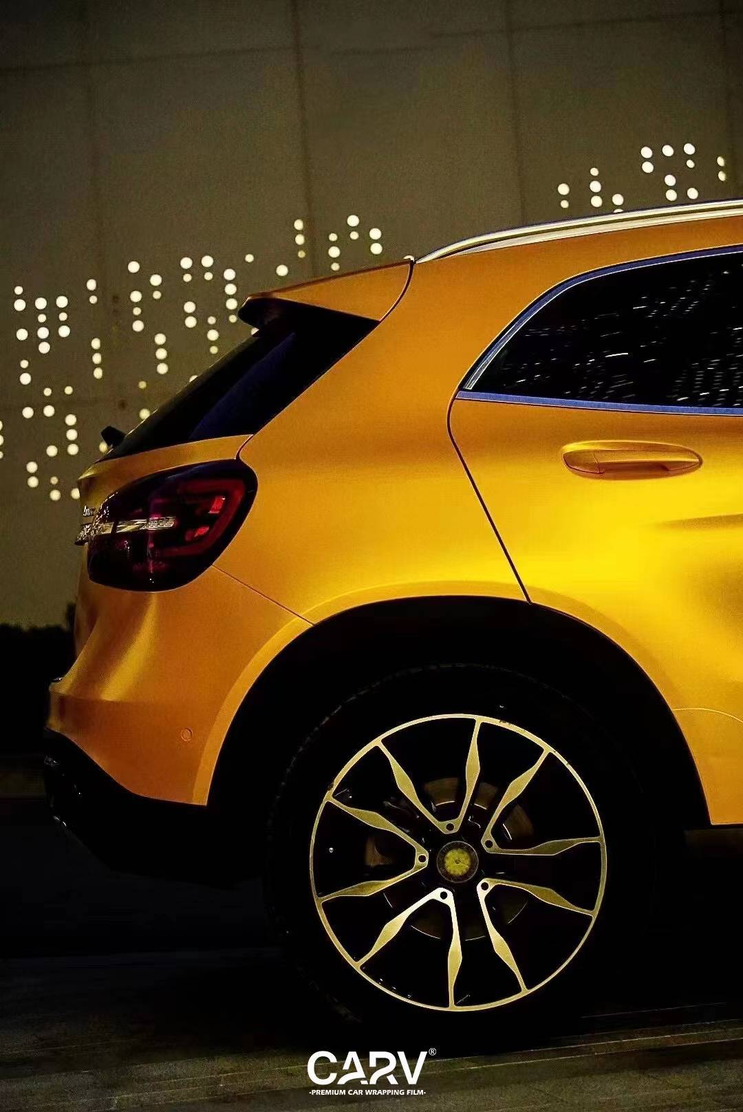 奔驰gla220卡孚改色膜 重金属能量黄,质感爆棚_搜狐汽车_搜狐网