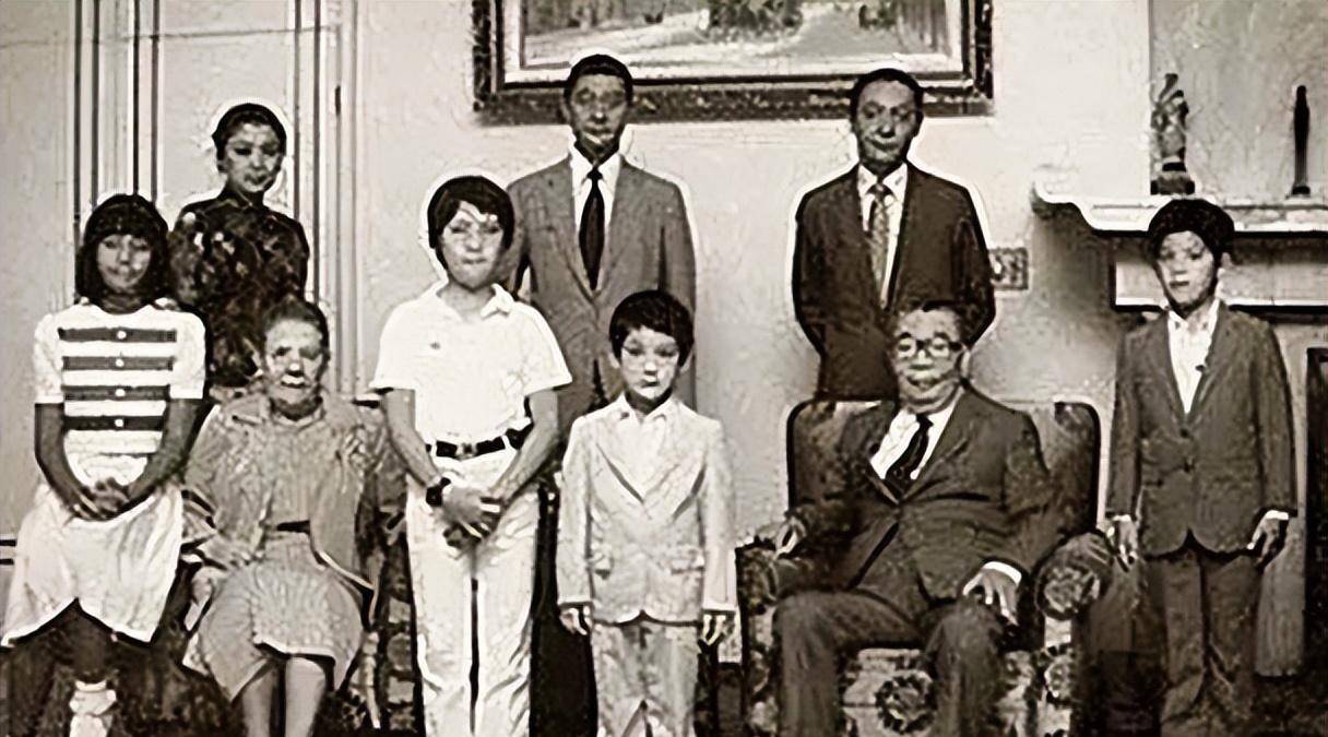 蒋纬国找戴季陶问生父是谁,戴说了句话,蒋纬国瞬间