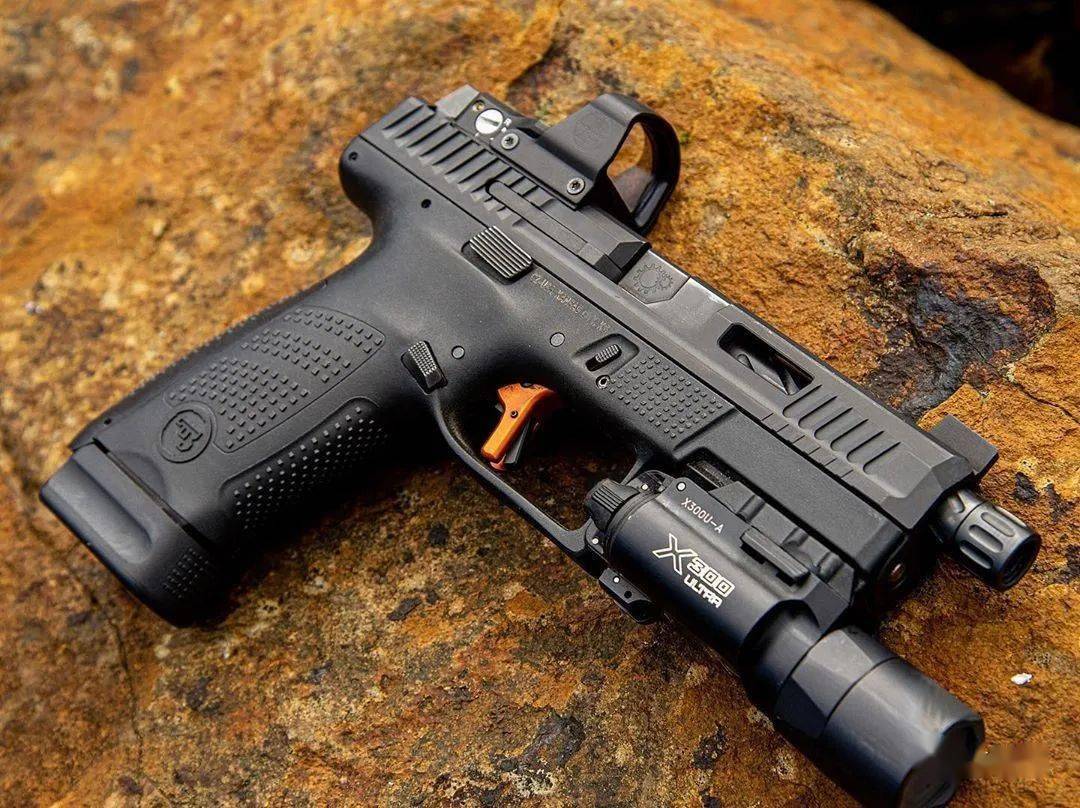 【cz p10c】牌子硬必然高品质 现代化工艺和传统枪械比到底孰优孰劣呢