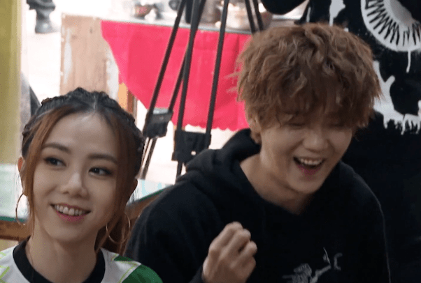 鹿晗和邓紫棋还是比较熟悉的,在私下的关系也很不错,不过在节目里有意