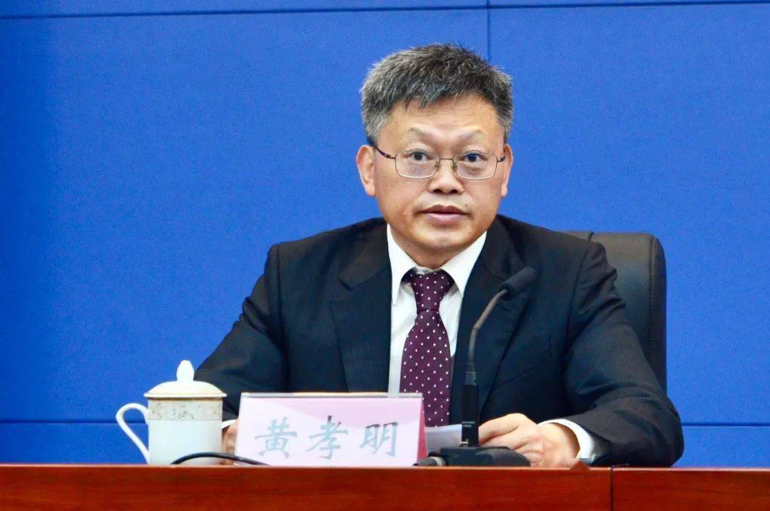 黄孝明介绍有关情况 龚皓月 摄近年来,渝中区精心实施了149处文物保护