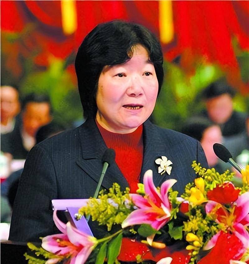 明星女市长落马记:3个月非法获利1983万,养了10多个小鲜肉_李启红
