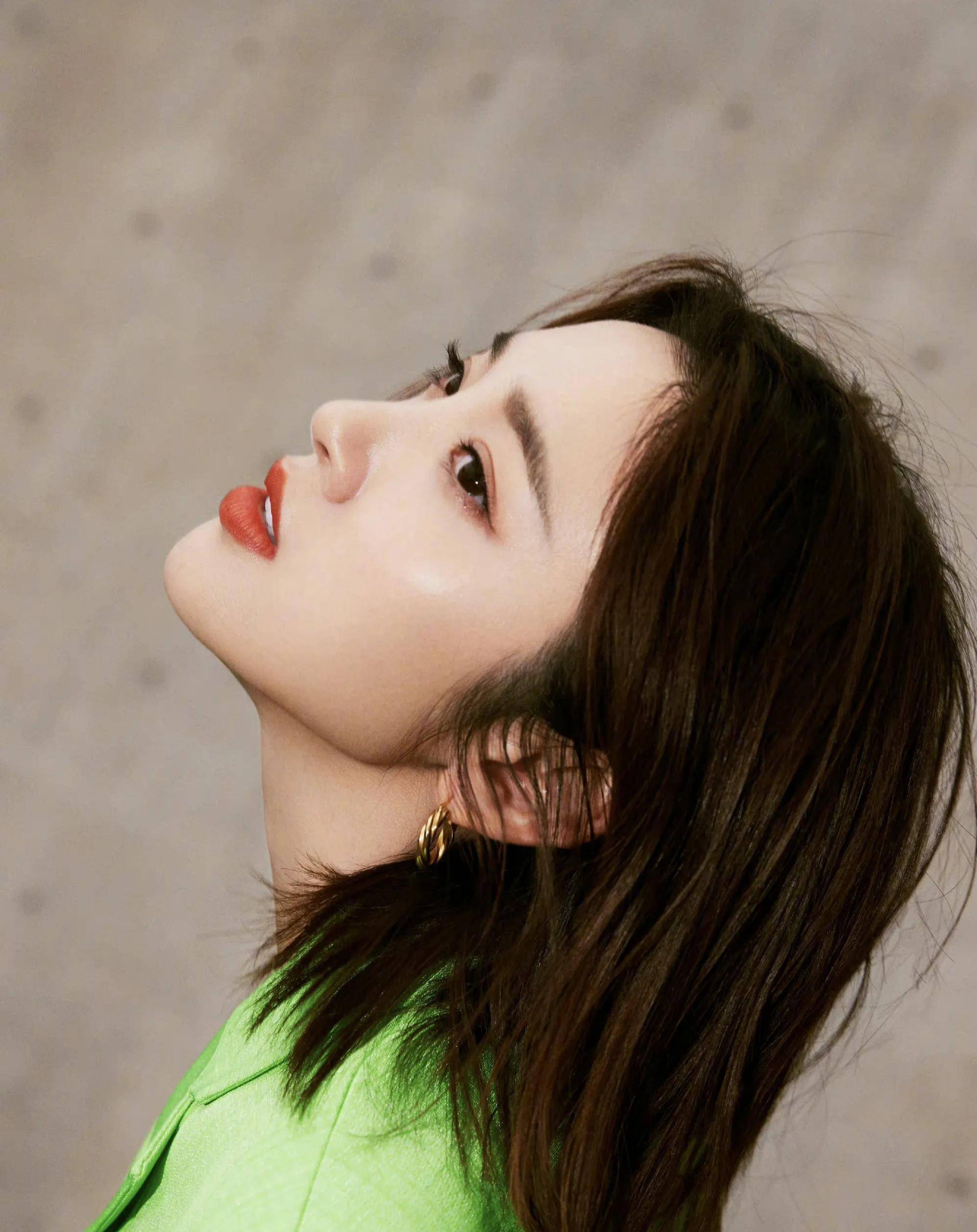 女明星唐艺昕写真合集:眉目如画,亭亭玉立_写真_女明星