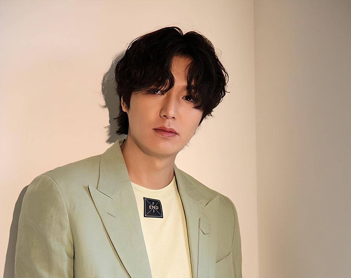 35岁李敏镐近照被曝光,身形消瘦很多状态不佳,影迷感到十分担心_舆论