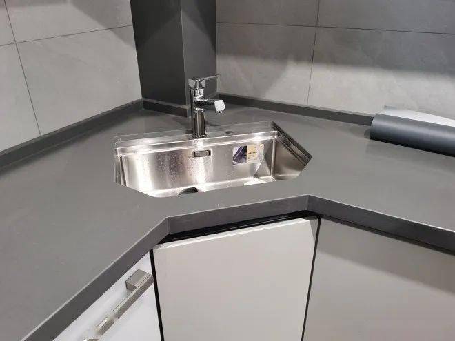 90后小姐姐独居85㎡两居室,拥有超大厨房和卫生间 通