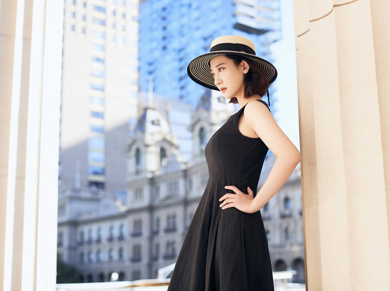 《麓山之歌》热播 唐妤萌知性优雅写真曝光_气质_生活_肖月琴