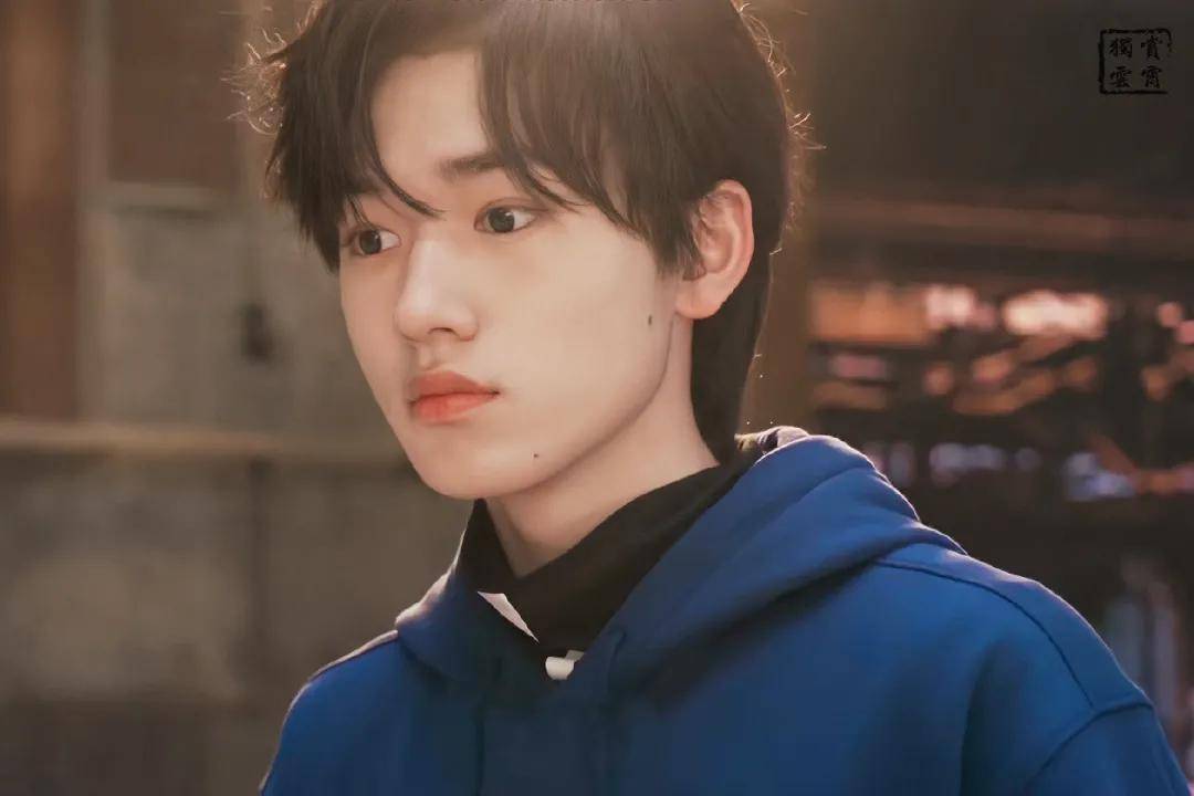 周也公司生气恋情曝光?_陈星旭_宋亚轩_吴彤