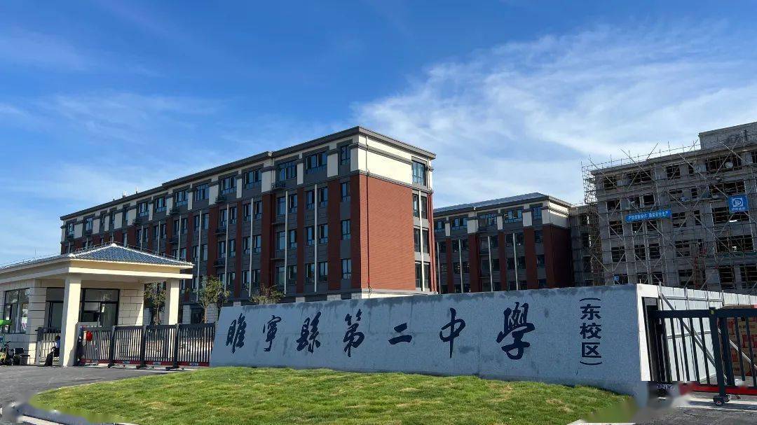 空港一中双西校区这两所新建学校投入使用之外,二中东校区也新增初中