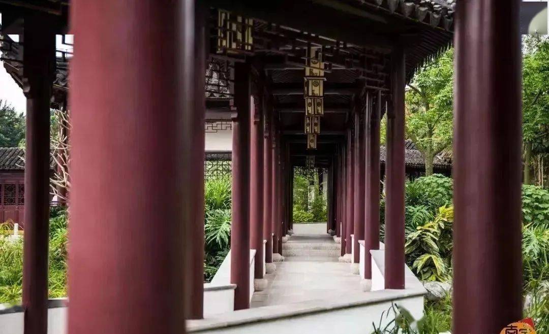 花卉公园的幽兰苑是很多人拍古风汉服经常会选择的一个地方,建筑和