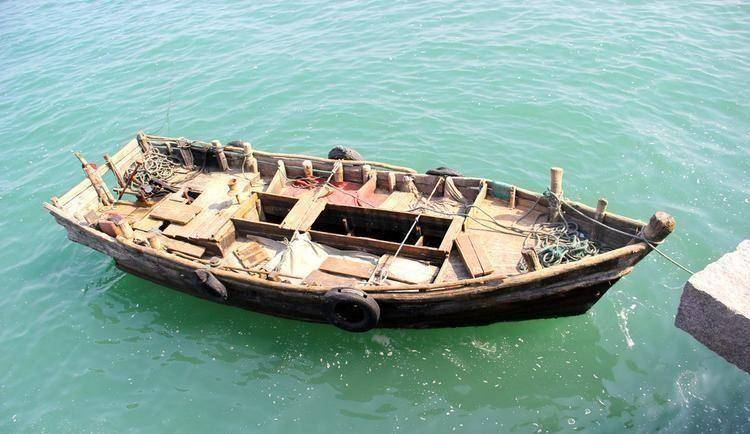 河北籍木质渔船在辽宁海域翻扣,1人获救,9人落水失联