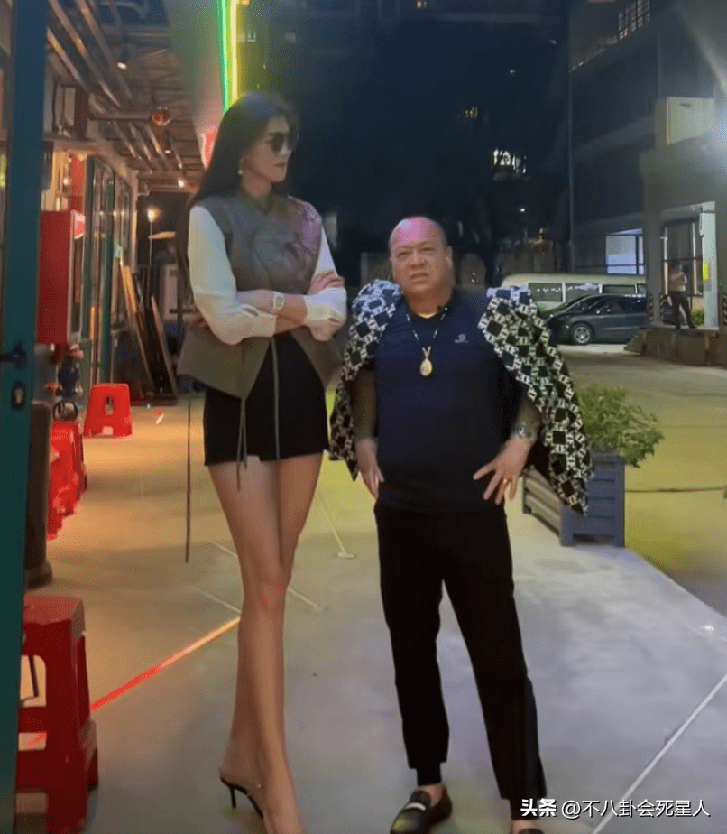 68岁港星晒28岁"女友",女方身高1米88,是亚洲最高超模_吴志雄_孙欣莹
