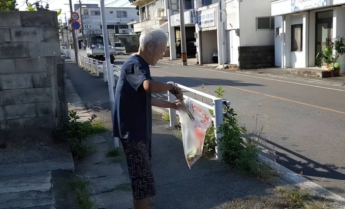 日本裸居隐士 荒岛求生29年