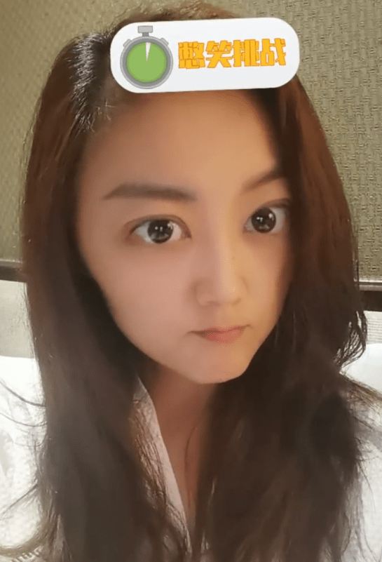 酒店内录制素颜出镜,黑眼圈明显引担忧_小海_视频_新歌