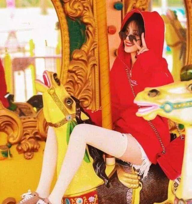 如果没有看过李溪芮的穿搭,你不会知道白袜子还能这样穿,太潮了_显得