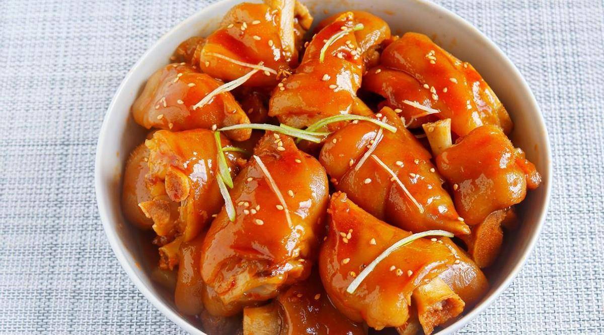 自制香辣卤猪蹄,外皮晶莹红亮,色泽艳丽,看着就有食欲_清洗_时候_异味