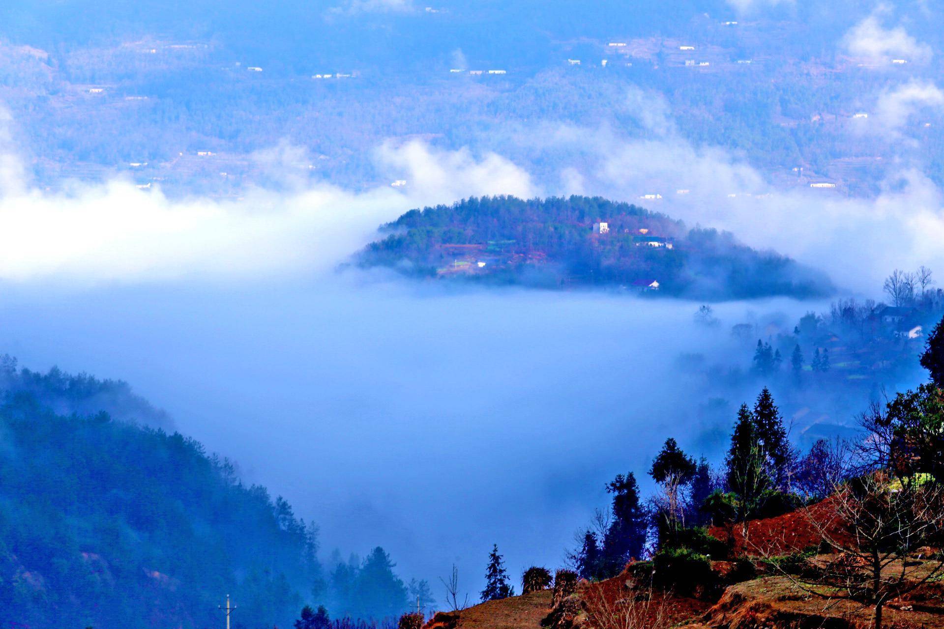 兽行父亲强奸亲生女,真想揍他,没想有人代劳(我的办案故事18)_覃某