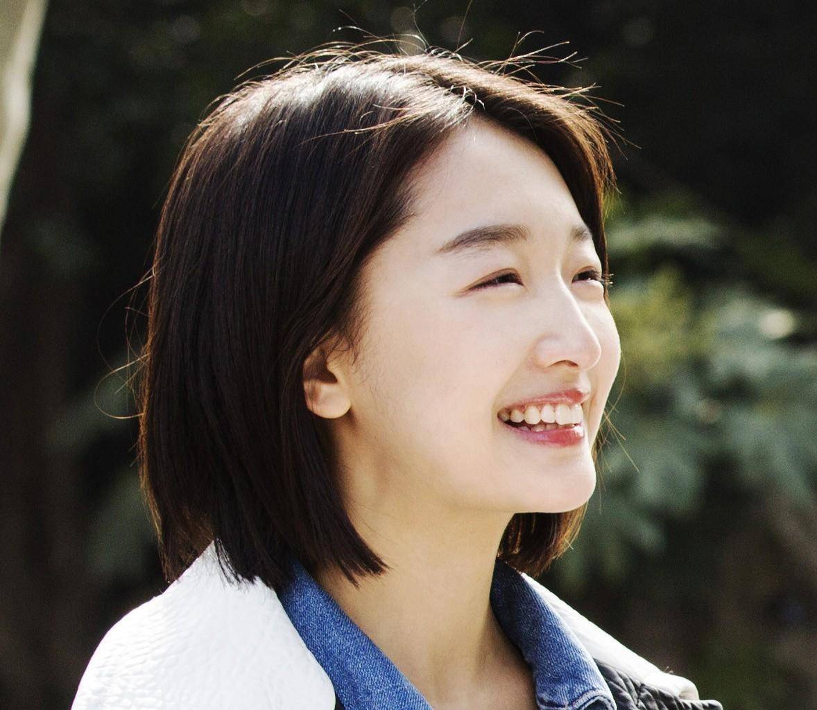 也希望周冬雨能永远这么年轻下去,希望时光能永远对她温柔.