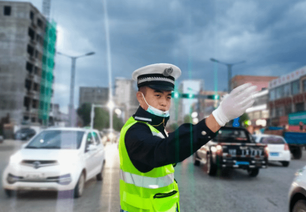 榆林:舍小家为大家 靖边交警蜀黍这个中秋有点忙_交通_全力_路段