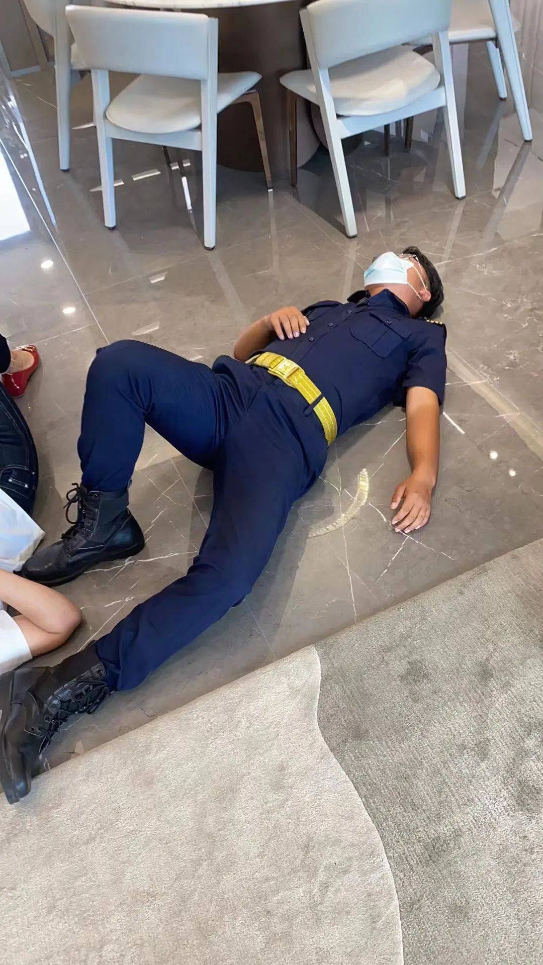李沧森林公园大降价后,一期业主集体到售楼处退房!_楼盘_业绩_都得