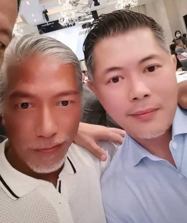 出席宴会,这次没有"掀桌子",穿西服充满绅士风度_乌鸦_网友_澳门