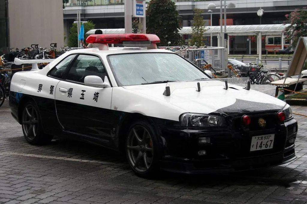 让车辆罪犯无处可逃,r34警车模型试玩_搜狐汽车_搜狐网