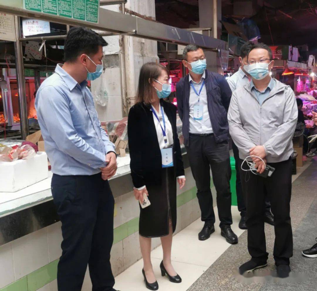 步岚先后深入小桥,龚家寨,大山洞等农贸市场进行实地检查,详细了解