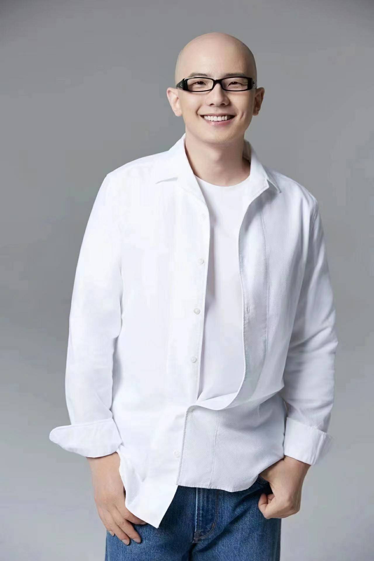 9月12日,由《中国好声音》实力歌手黄霄雲和平安共同演绎的歌曲《爱自