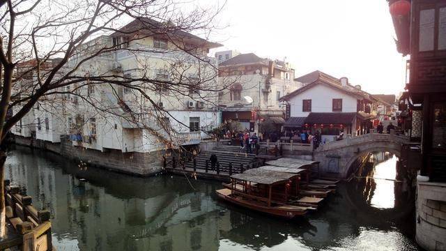 上海城郊千年古镇，古朴古香游人如织，满街美食缺少本帮菜