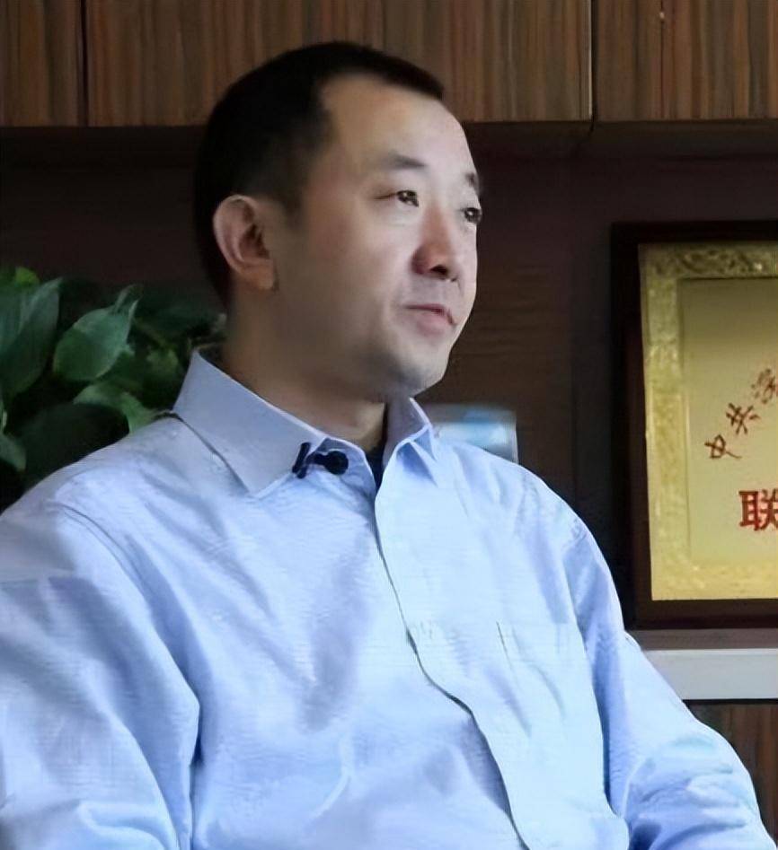 中国最牛的县委书记,一场会议送9个局长进监狱,车上带排爆设备_陈行甲