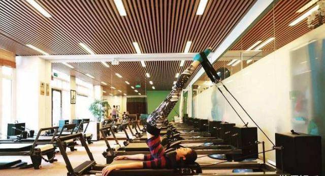 蜜桃臀紧致有型,坚持这1运动让她魅力四射_健身_动作_candy