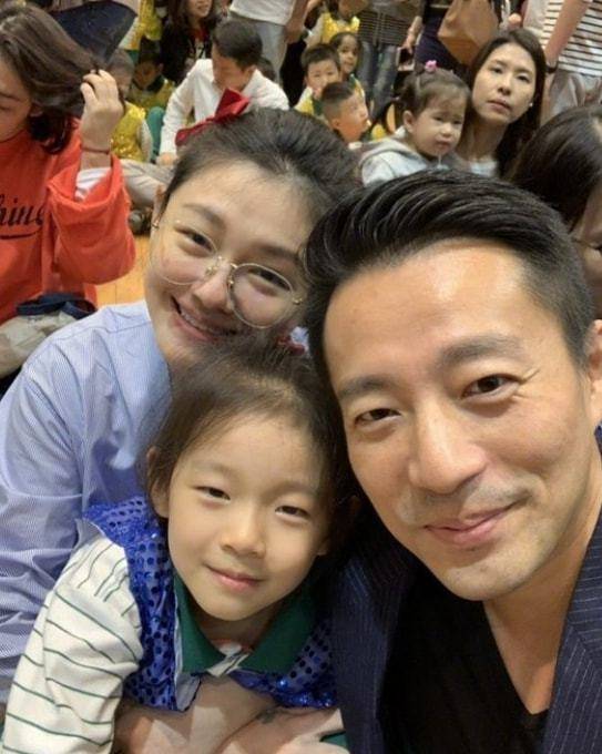 从曾志伟前妻到大s再到曾哲贞,都是贤妻又为何分手_陈卓_女儿_儿子