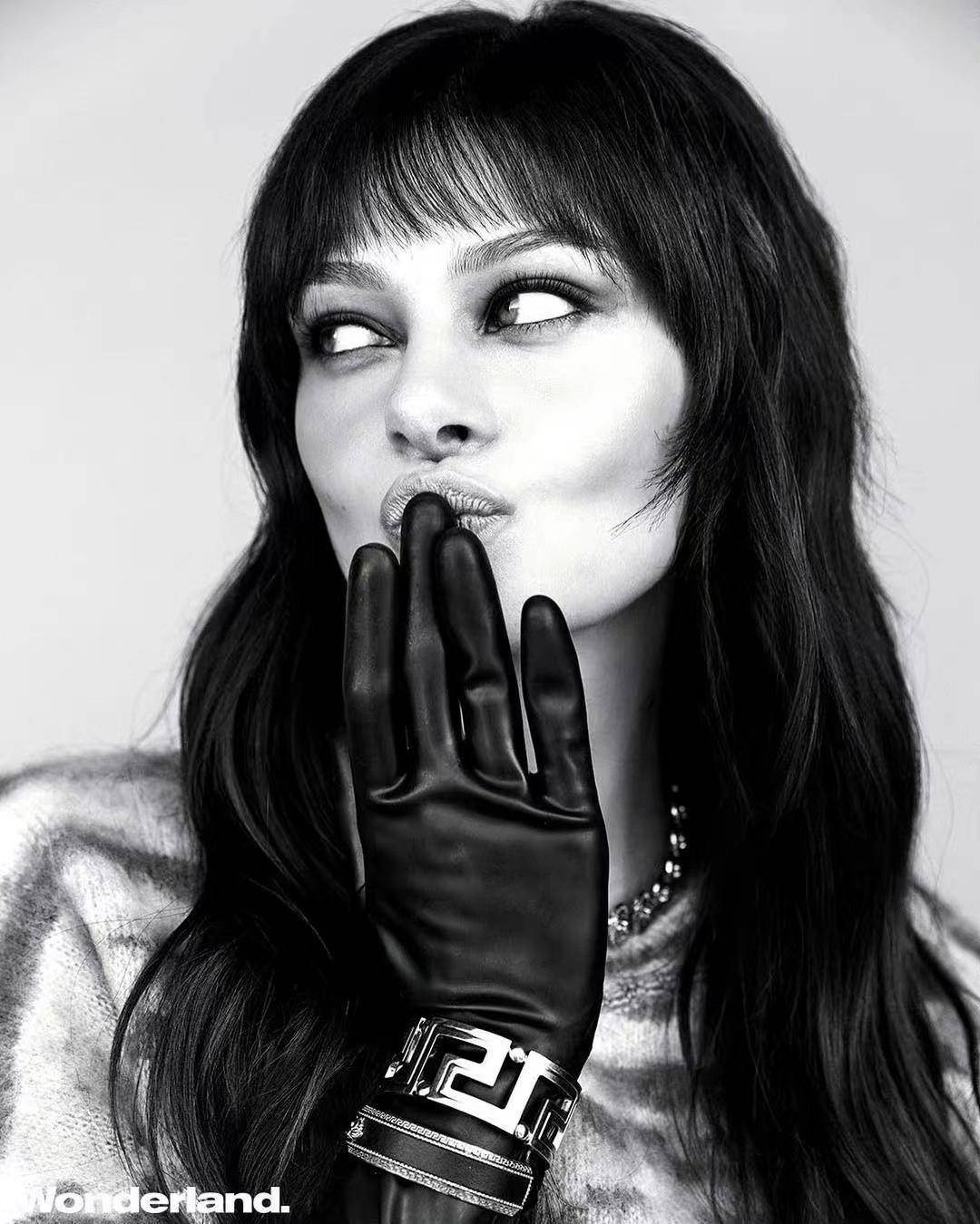 妮可拉穿黑裙秀身材独美,"骷髅妆"翻车_造型_感觉_夫妻俩