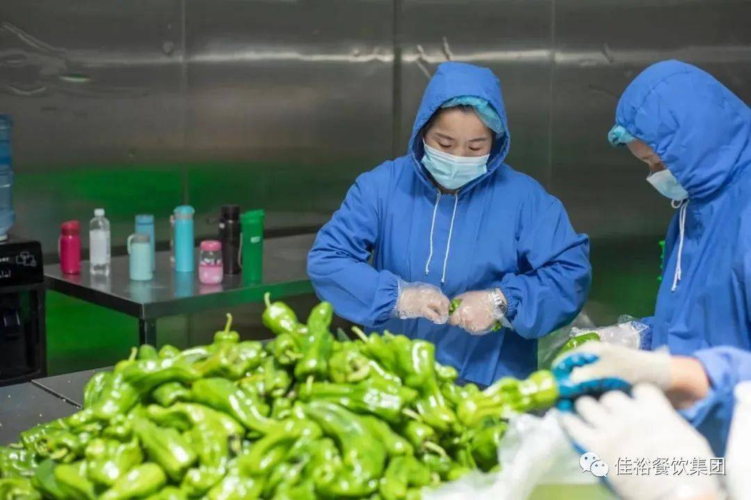走进佳裕餐饮集团,了解其食堂严格的食材采购和配送方案_公司_员工