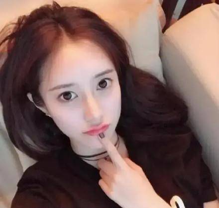 孙艺真原名孙婧容,是个十八线小演员,在不少影视剧打过酱油.