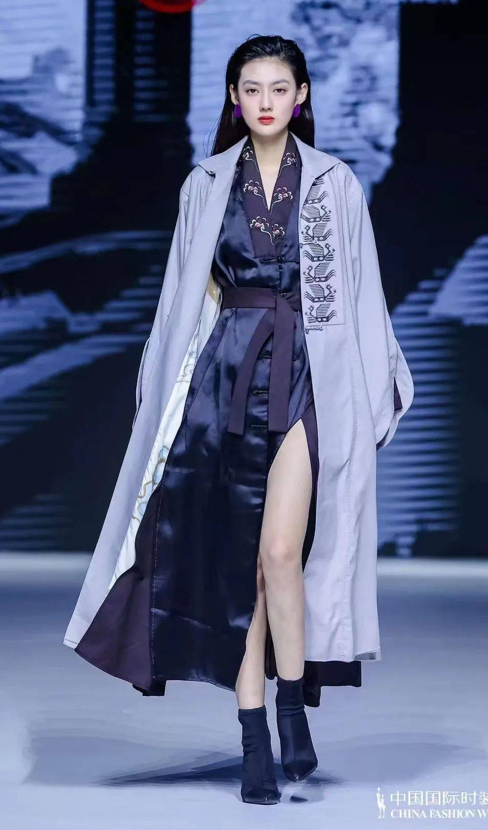 2023春夏中国国际时装周落幕 新面孔秀霸花落谁家?_表演_服装_毕业