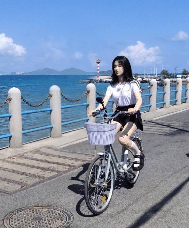 终于等到杨超越穿"防晒冰袜"!