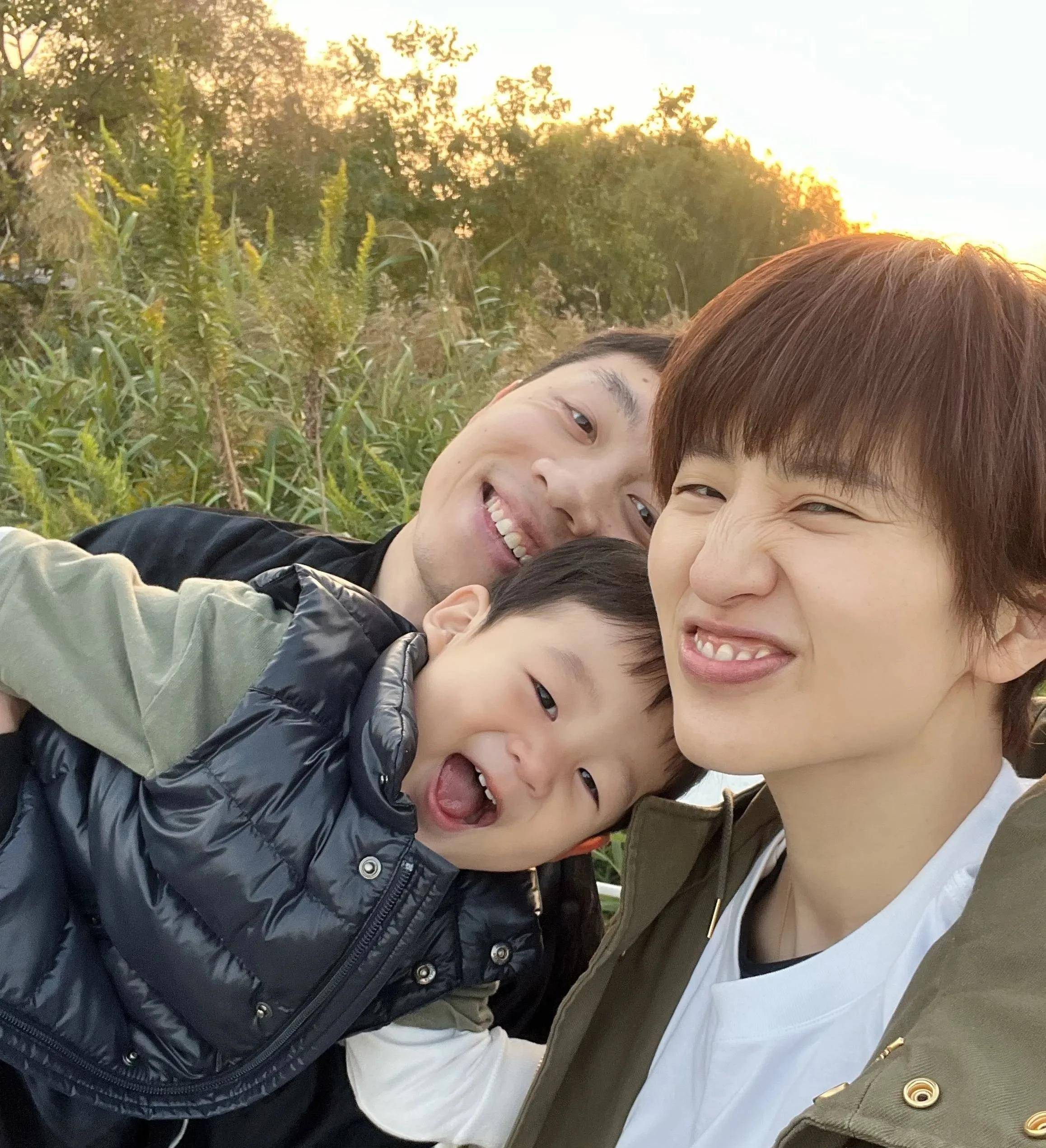 为许昕放弃冠军梦,把姐弟恋过成诗_国乒_青梅竹马_李敏镐