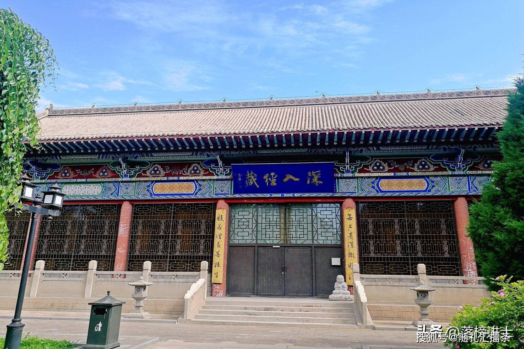 甘肃张掖有一座"西夏国寺",古色古香,还有亚洲最大的室内卧佛_大佛寺